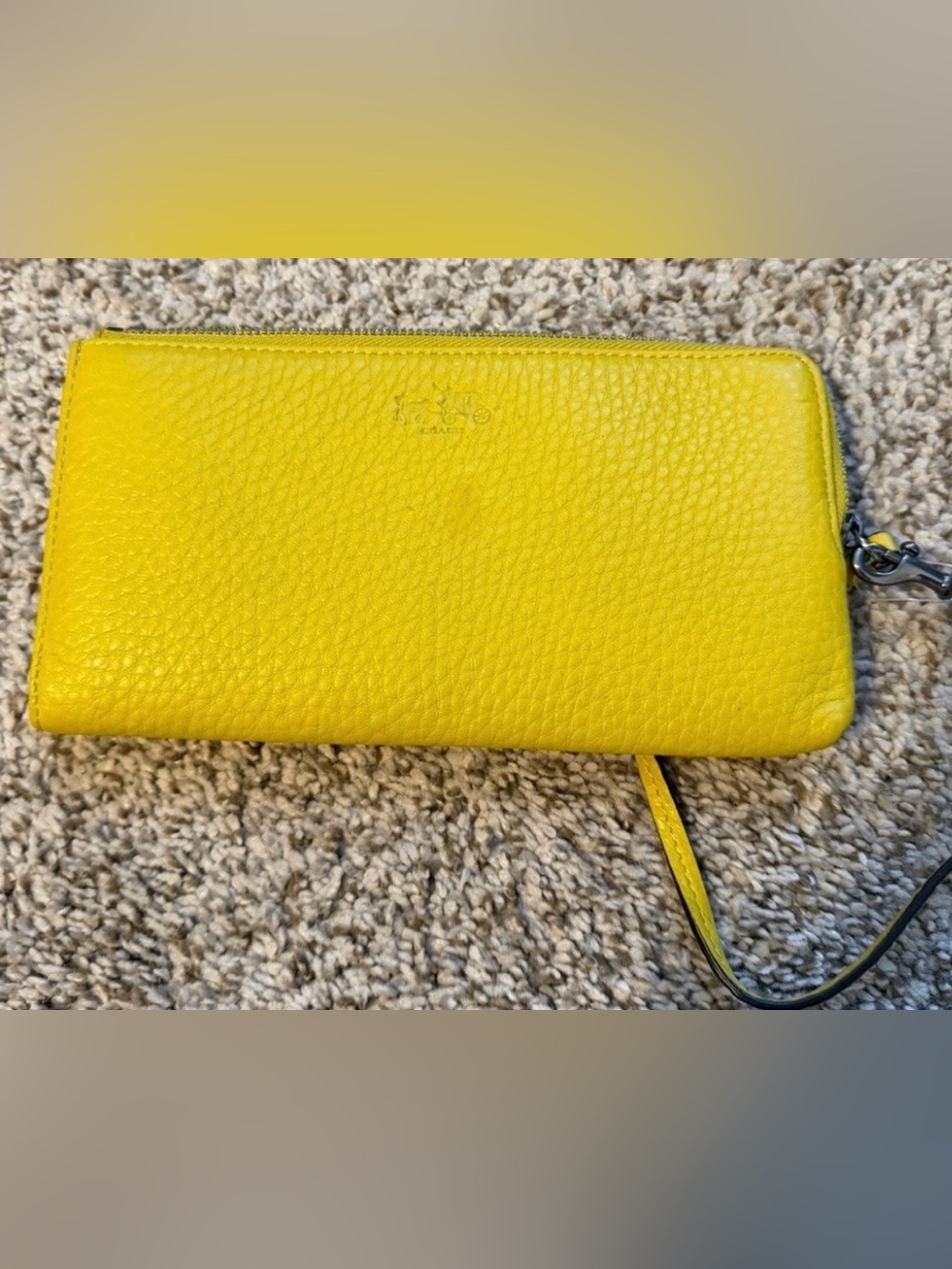 Coach Wallet NWOT Pebble-Grained Leather Zip-around closure Many interior slots